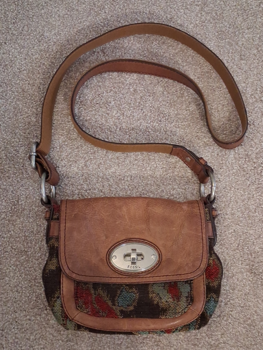 Vintage Fossil Brown Leather Tapestry Multicolor Turn Lock Crossbody Purse.